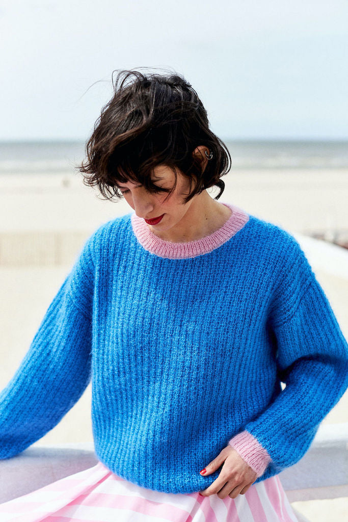 Grosse echarpe femme rose fluo et bleu fluo laine 100% acrylique tricot  fait main : accessoires-autres-accessoires par chouquette